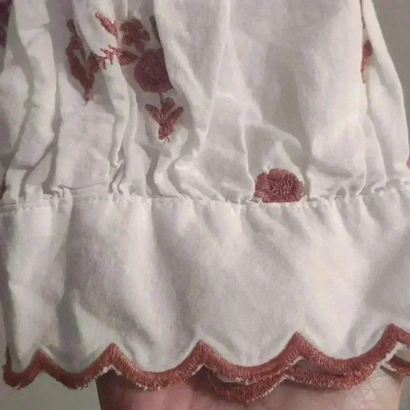 Talbots women's small embroidered flower scalloped trim long sleeve button down - Picture 4 of 5